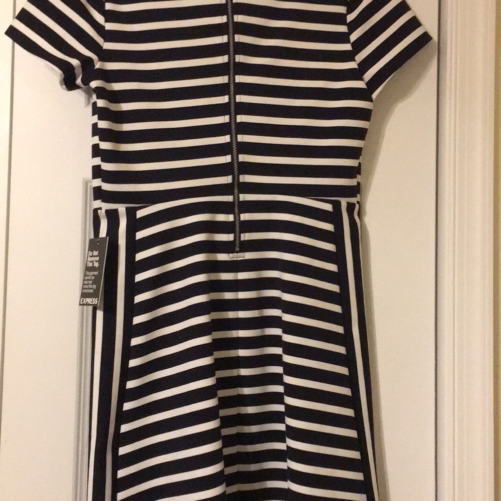 Dress - Picture 3 of 3